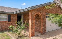 124 Cottonwood Lane, Levelland, TX 79336
