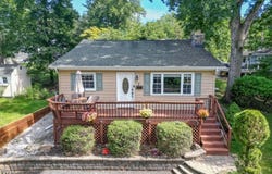 2 Crow Trl, Wayne Twp., NJ 07470-4408