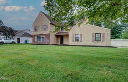 16 Nashua Drive, Marlboro, NJ 07746