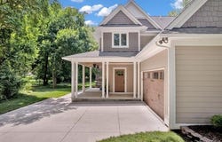 240 Red Oak Lane, Rochester Hills, MI 48307