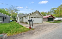 50761 W Bay Road, Dowagiac, MI 49047