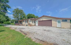 128 Liberty Ct, Pittsfield, IL 62363