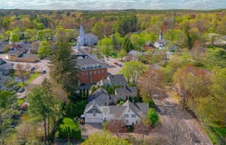 11 Summer Street, Kennebunk, ME 04043