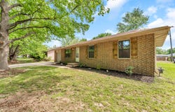 206 E Scott Wayne Drive, Nixa, MO 65714