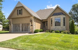 966 S Carriage Avenue, Springfield, MO 65809