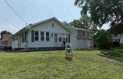 1200 SUMMER Street, Pekin, IL 61554