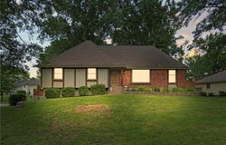 205 NW Shamrock Avenue, Lee's Summit, MO 64081