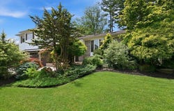 15 Seneca Place, Jericho, NY 11753