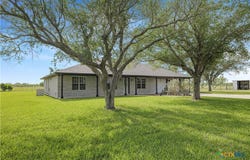 571 Fm 1360, Woodsboro, TX 78393