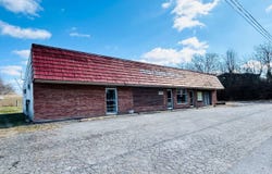 6299 US-421 N., Grey Hawk, KY 40447
