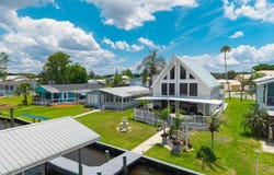 200 SPORTSMAN Drive, Welaka, FL 32193