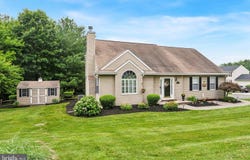 302 S BROOKSIDE DR, OXFORD, PA 19363