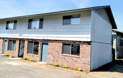 587 W BERDINE ST, Roseburg, OR 97471