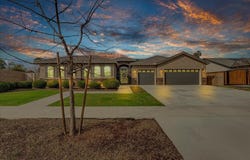 1684 Berkshire Lane W, Hanford, CA 93230