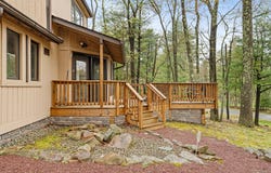 15 Hazard Run Road, Lake Harmony, PA 18624