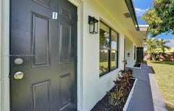 901 NE 40th St, Oakland Park, FL 33334