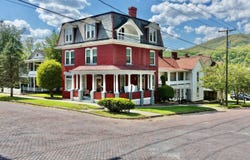 323 Ballengee, Hinton, WV 25951
