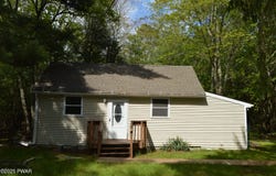 140 Algonquin Road, Shohola, PA 18458