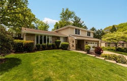 2428 Park Manor Dr, McKeesport, PA 15132