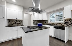 311 N 9TH ST, Cottage Grove, OR 97424
