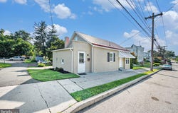 220 S 3RD AVENUE, ROYERSFORD, PA 19468