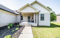 619 Crestman Dr, Arab, AL 35016