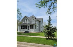 201 2nd Ave, Canistota, SD 57012