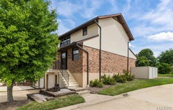 1300 Snapdragon Court, St Louis, MO 63146