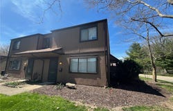 9586 Fernwood Drive, Olmsted Falls, OH 44138