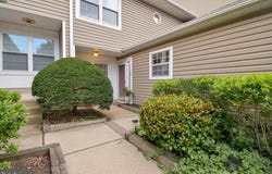 302 STANTON COURT, GLEN MILLS, PA 19342