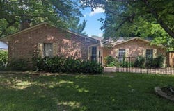 2732 Foxcroft Circle, Denton, TX 76209
