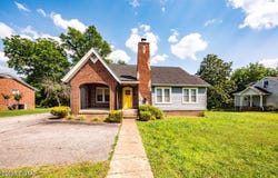 98 Broad Street N, Lexington, TN 38351