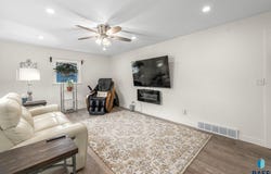 113 S 5th Ave, Brandon, SD 57005