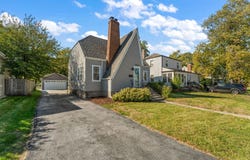 18034 Burnham Avenue, Lansing, IL 60438