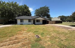 829 James Street, Azle, TX 76020