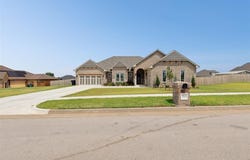 9916 Cascina Drive, Yukon, OK 73099