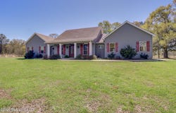 195 Pinecrest Drive, Poplarville, MS 39470