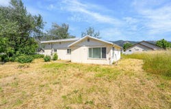 207 Henry Street, Myrtle Creek, OR 97457