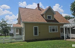202 E 8TH Street, Mt Carmel, IL 62863