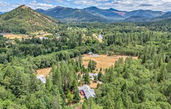 2186 Southside Road, Grants Pass, OR 97527