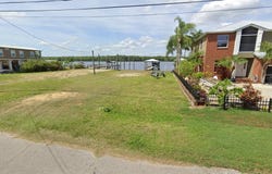 158 Beechers Point Dr, Welaka, FL 32193