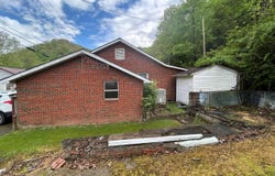 1423 COPPERAS FORK ROAD, HOLDEN, WV 25625