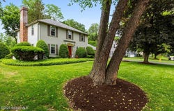 12 Longwood Drive, Bethlehem, NY 12054