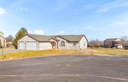 5393 Cragmoor Dr, Pueblo, CO 81005