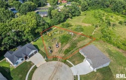 51 Firefly Court, Chatham, IL 62629