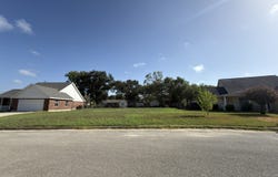 1017 VERBENA LOOP, Floresville, TX 78114