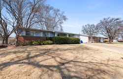 2755 Patterson Road, Florissant, MO 63031