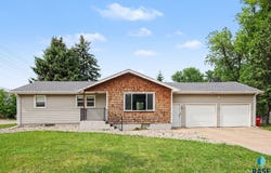 5216 W 35th St, Sioux Falls, SD 57106-1112