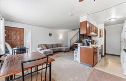1649 NE KANE Dr, Gresham, OR 97030