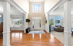 1 Cottonwood Ct, Clinton Twp., NJ 08809-2052